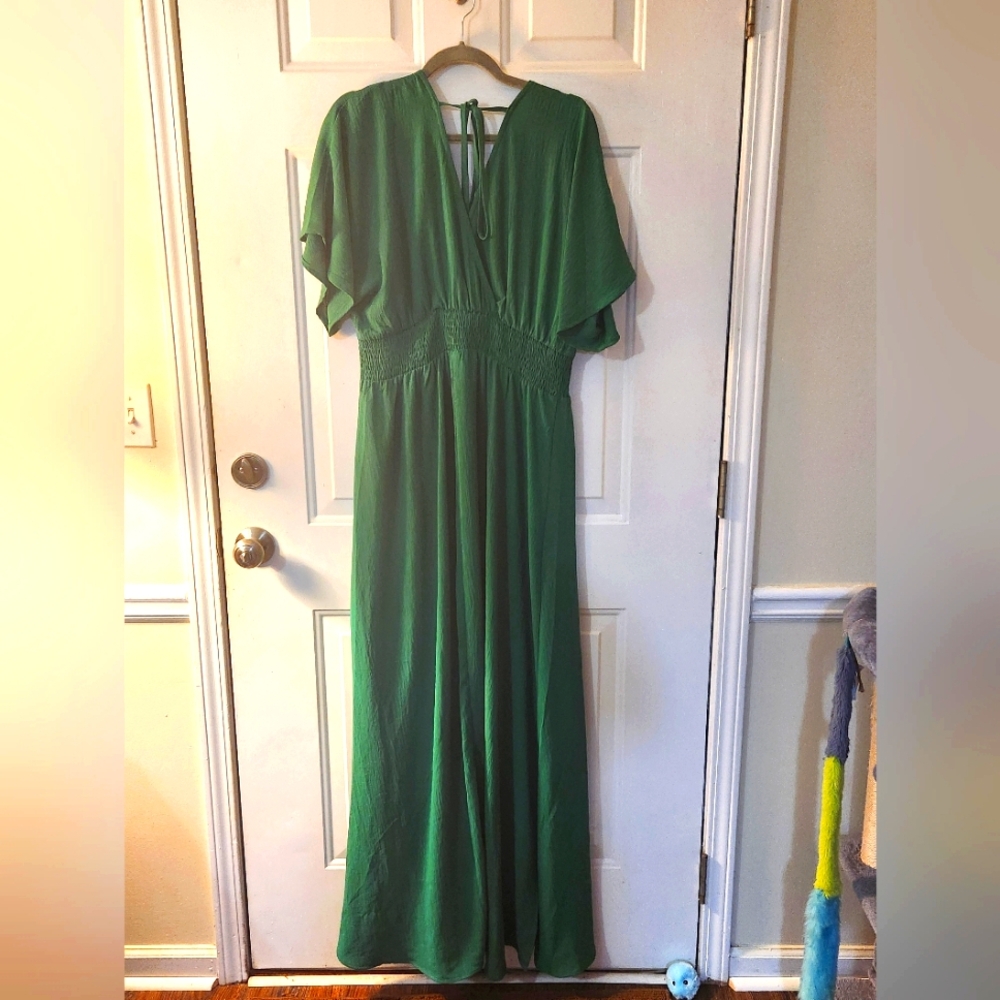ODDY Green Flutter Sleeve V-Neck Gown size 1 XL. Measurements in photos.